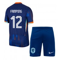 Camiseta Países Bajos Jeremie Frimpong #12 Visitante Equipación para niños Eurocopa 2024 manga corta (+ pantalones cortos)